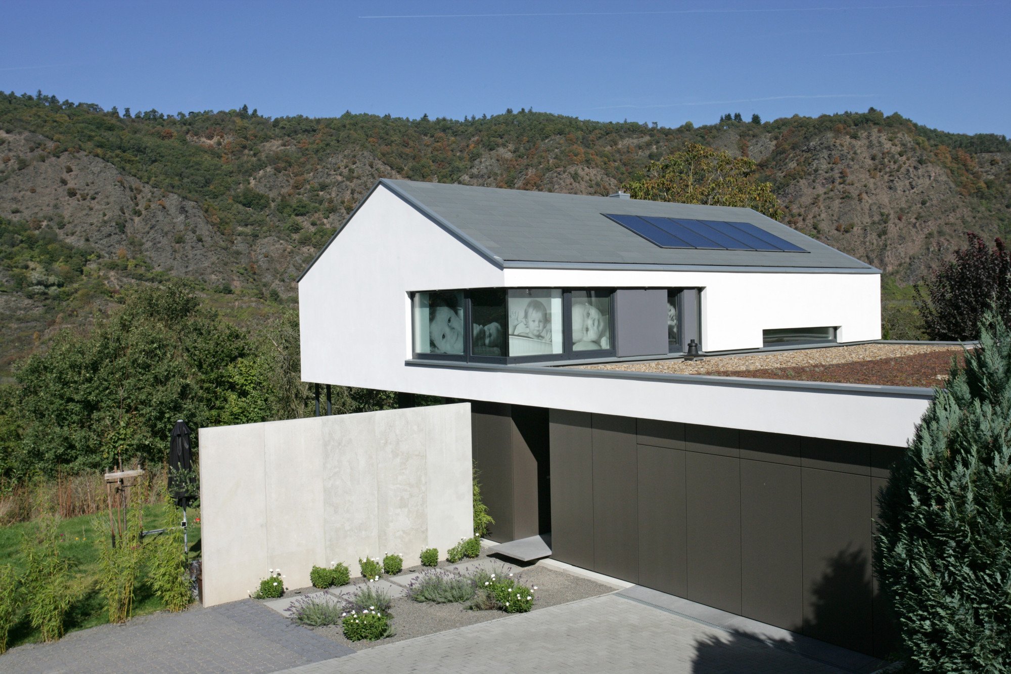 Einfamilienhaus in Cochem | Schiefer | Wohnen/EFH | Baunetz_Wissen Einfamilienhaus in Cochem | Schiefer | Wohnen/EFH | Baunetz_Wissen