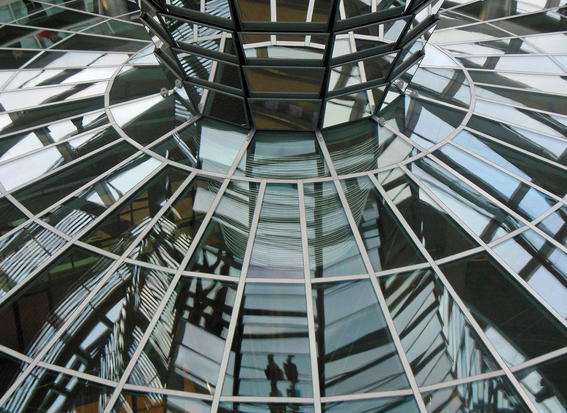 Spiegel und Einwegspiegel in der Berliner Reichstagkuppel