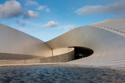 Außenbecken und Eingang des Aquariums