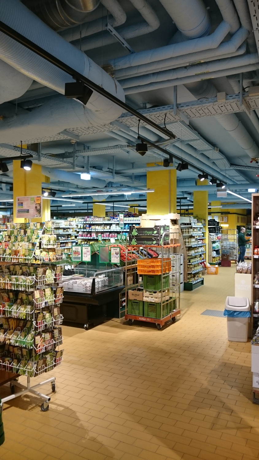 Verkaufsstätten mit einer Größe zwischen 800 m² und 2.000 m² sind ungeregelte Sonderbauten, bei denen die MVkVO aber durchaus als Richtschnur herangezogen werden kann.