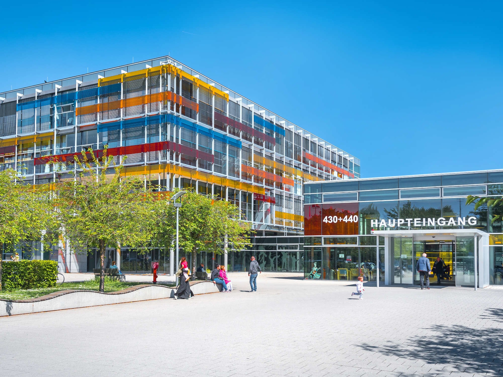 In den meisten Bundesländern zählen Krankenhäuser und Pflegeheime zu den ungeregelten Sonderbauten (Abb.: Zentrum für Kinder- und Jugendmedizin am Universitätsklinikum Heidelberg).