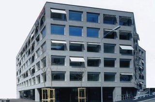 Außenansicht mit Eingangsbereich