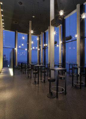 Die Bar in der 20. Etage mit Panoramablick