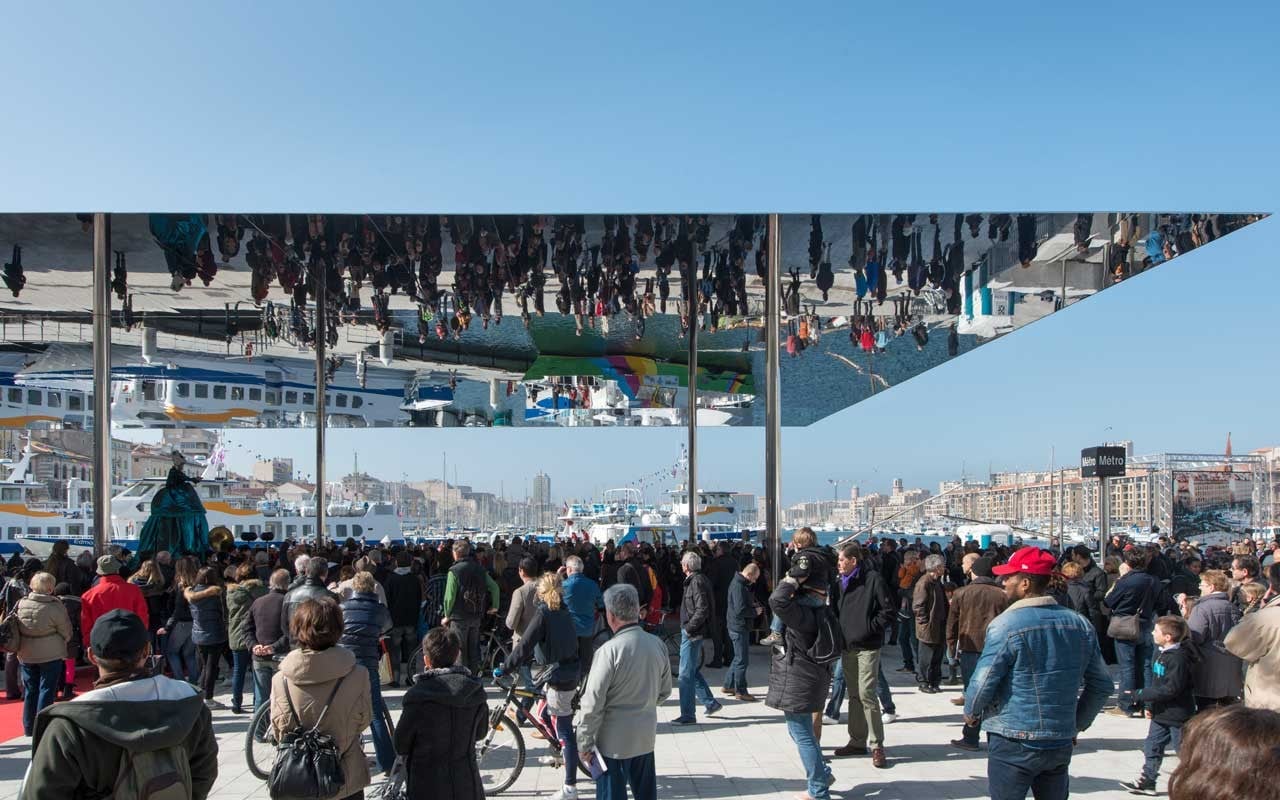 Pavillon am alten Hafen von Marseille
