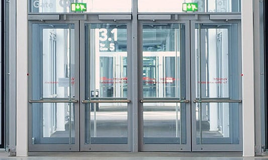 Paniktürverschlüsse an der Neuen Messe in Stuttgart