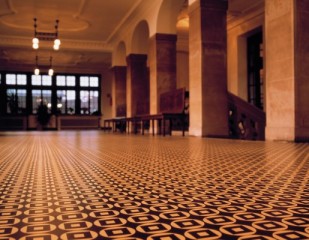 Inlaid-Linoleum mit einem Muster von Peter Behrens im Rathaus Bremen