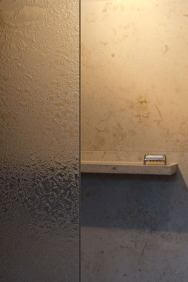 Das Ornamentglas als Duschabtrennung im Bad