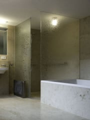 Das Ornamentglas als Duschabtrennung im Bad