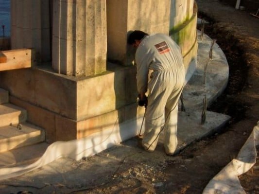 Mithilfe des Injektionsverfahrens können Setzungsrisse beseitigt werden