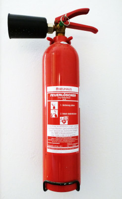 Feuerlöscher der Brandklasse B für flüssige oder flüssig werdende Stoffe