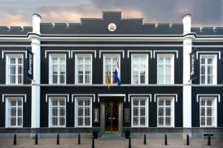 Der Eingang zum Hotel befindet sich im ehemaligen Haupthaus der Haftanstalt