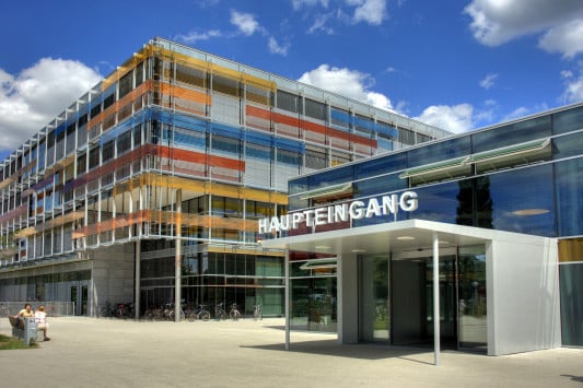 Eine Voraussetzung dafür, dass Krankenhäuser ihrem Versorgungsauftrag nachkommen können, ist ein ganzheitliches Sicherheitssystem  (Abb.: Angelika-Lautenschläger-Klinik in Heidelberg)