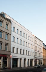 Das Gebäude aus dem Jahr 1865 befindet sich in der Reinhardtstraße in Berlin-Mitte