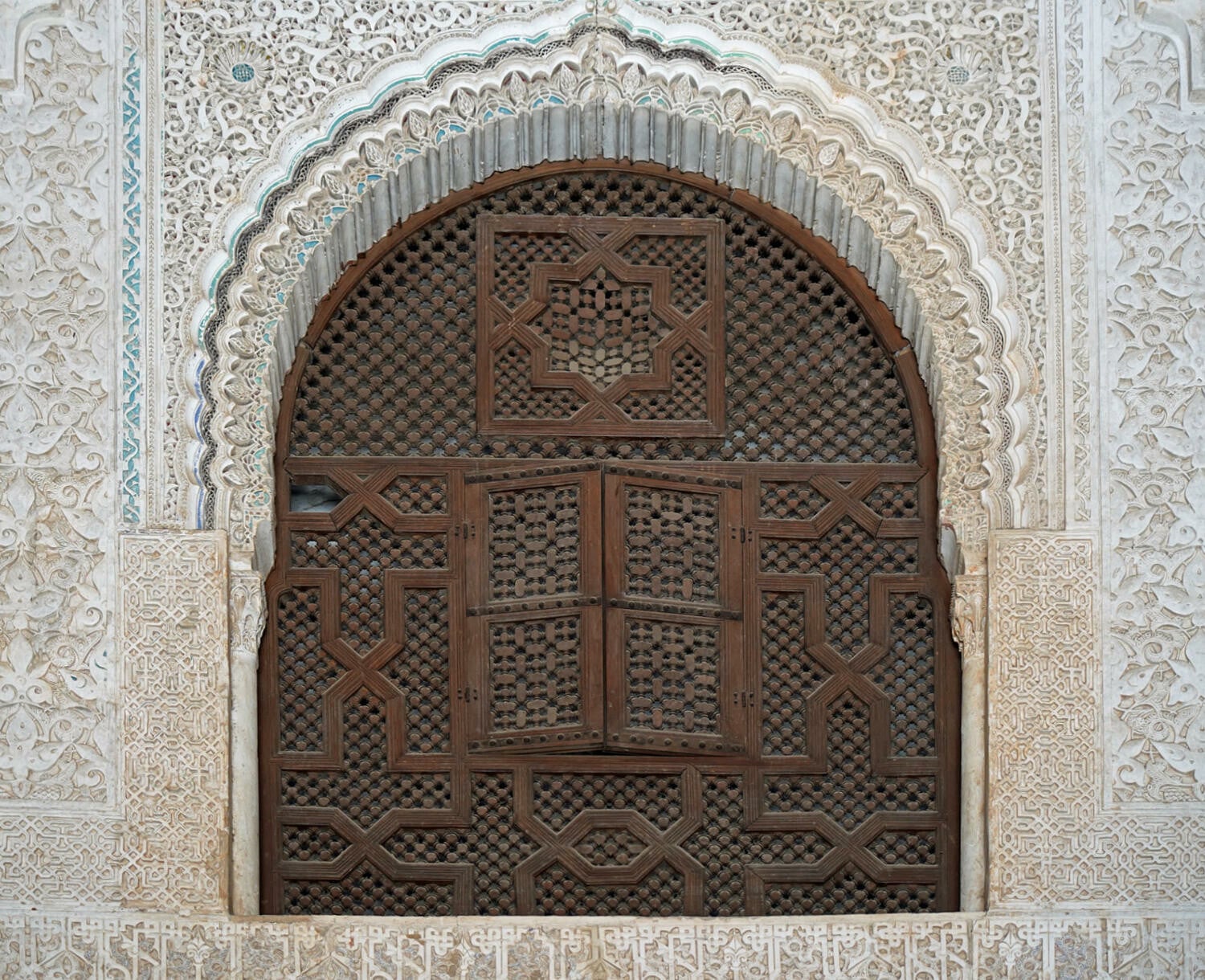 Maschrabiyya an einem Nasridenpalast der Alhambra in Granada
