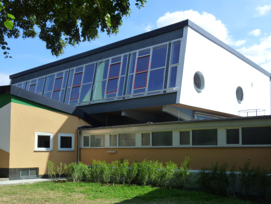 Unterschiedliche straßenseitige Baukörper