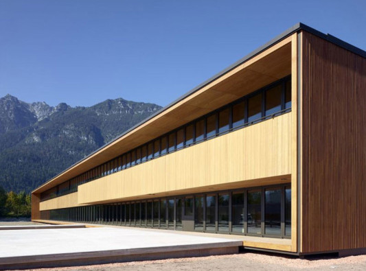Nicht nur die Fassade des Finanzamtes ist aus Holz, sondern auch die Konstruktion