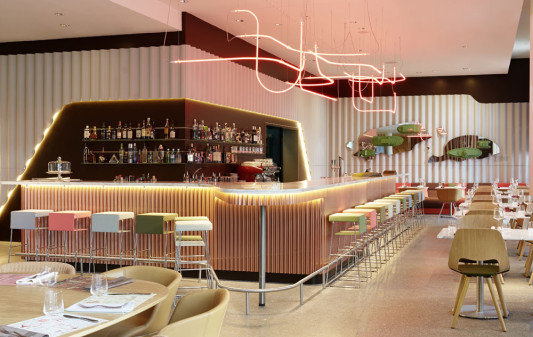 Die Bar Neni im Erdgeschoss des Hotels