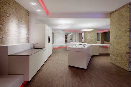 Showroom für das Konzept „Wohnen und Arbeiten von morgen": Im Rahmen von Führungen, Präsentationen und Ausstellungen lässt sich hier die Alltagstauglichkeit neuer Technologien und Einrichtungen erproben