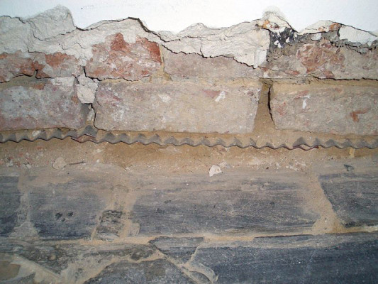 Horizontalsperre Altbau Glossar Baunetz Wissen Eine horizontalsperre dient dazu, aufsteigende bodenfeuchte im mauerwerk aufzuhalten. horizontalsperre altbau glossar