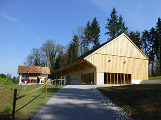 Das neue Ziegelei-Museum, im Hintergrund das Zieglerwohnhaus