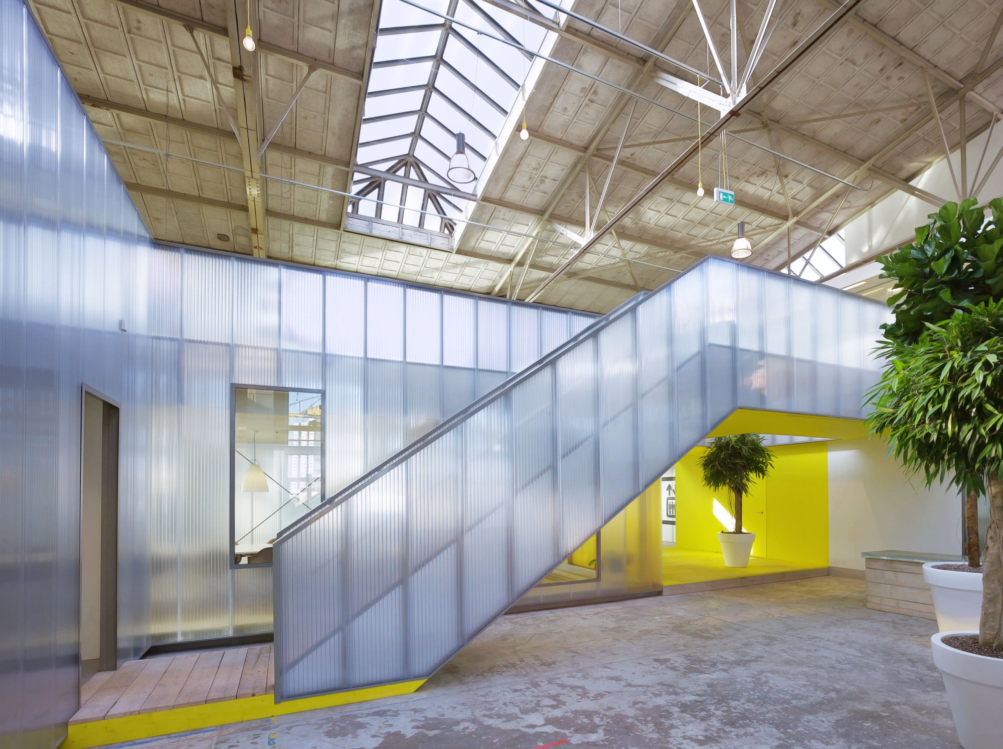 Umnutzung einer Industriehalle zum Ingenieurbüro | Boden | Büro