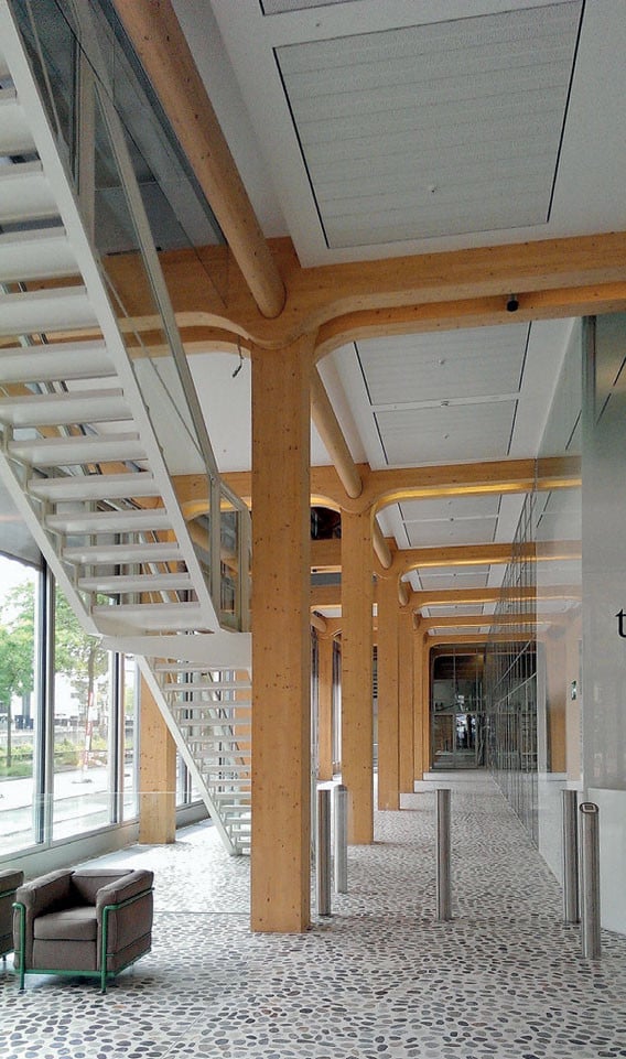 Das Holztragwerk wurde auf der Basis von Abbrandberechnungen für eine Feuerwiderstandsdauer von 60 Minuten dimensioniert