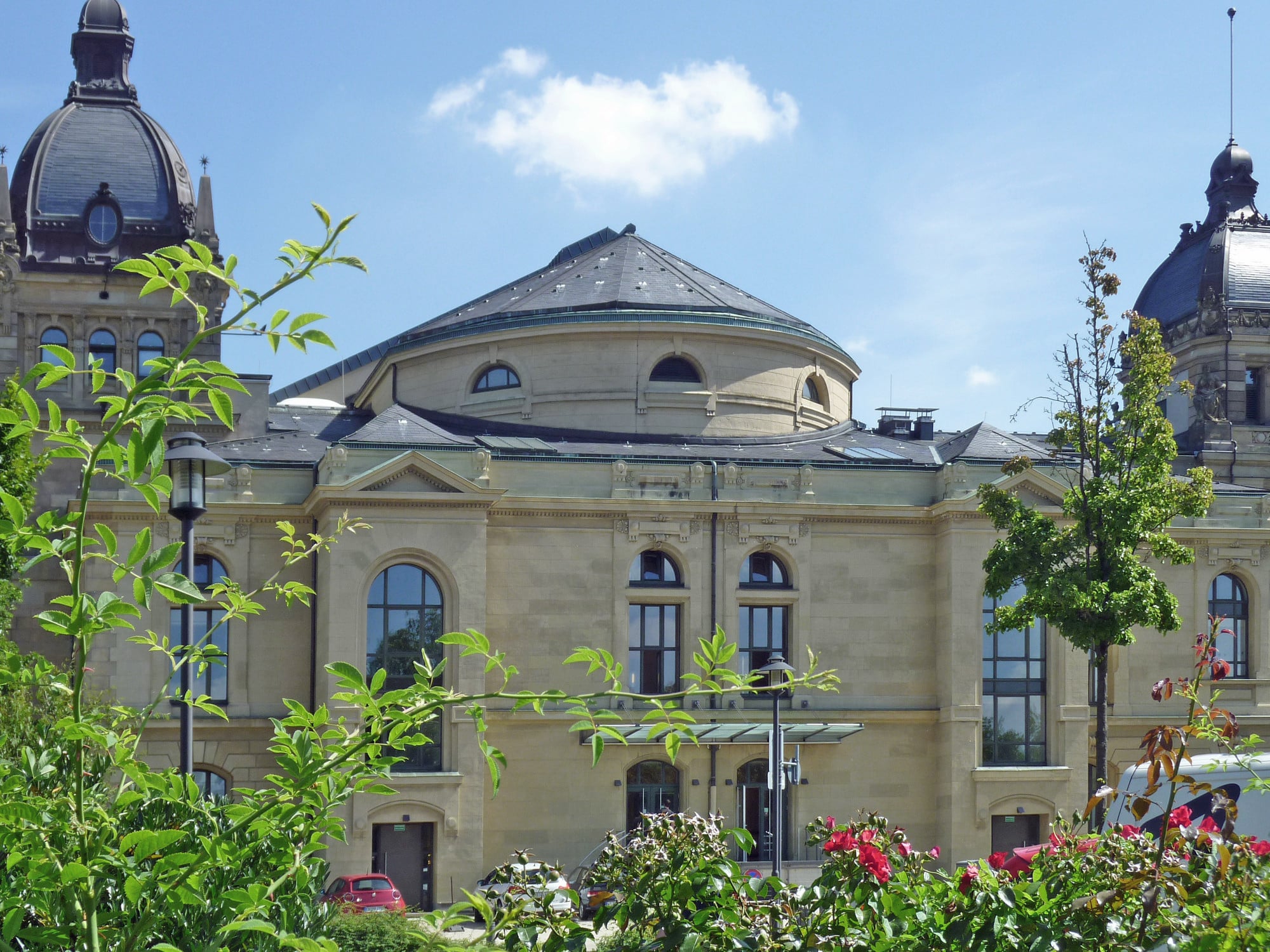 Sanierte Fassade der Stadthalle Wuppertal