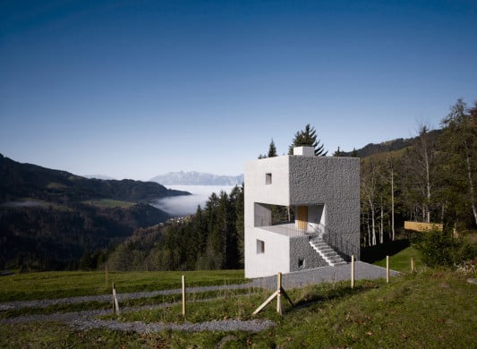 Schutzhütte in Laterns | Dämmstoffe | Wohnen | Baunetz_Wissen