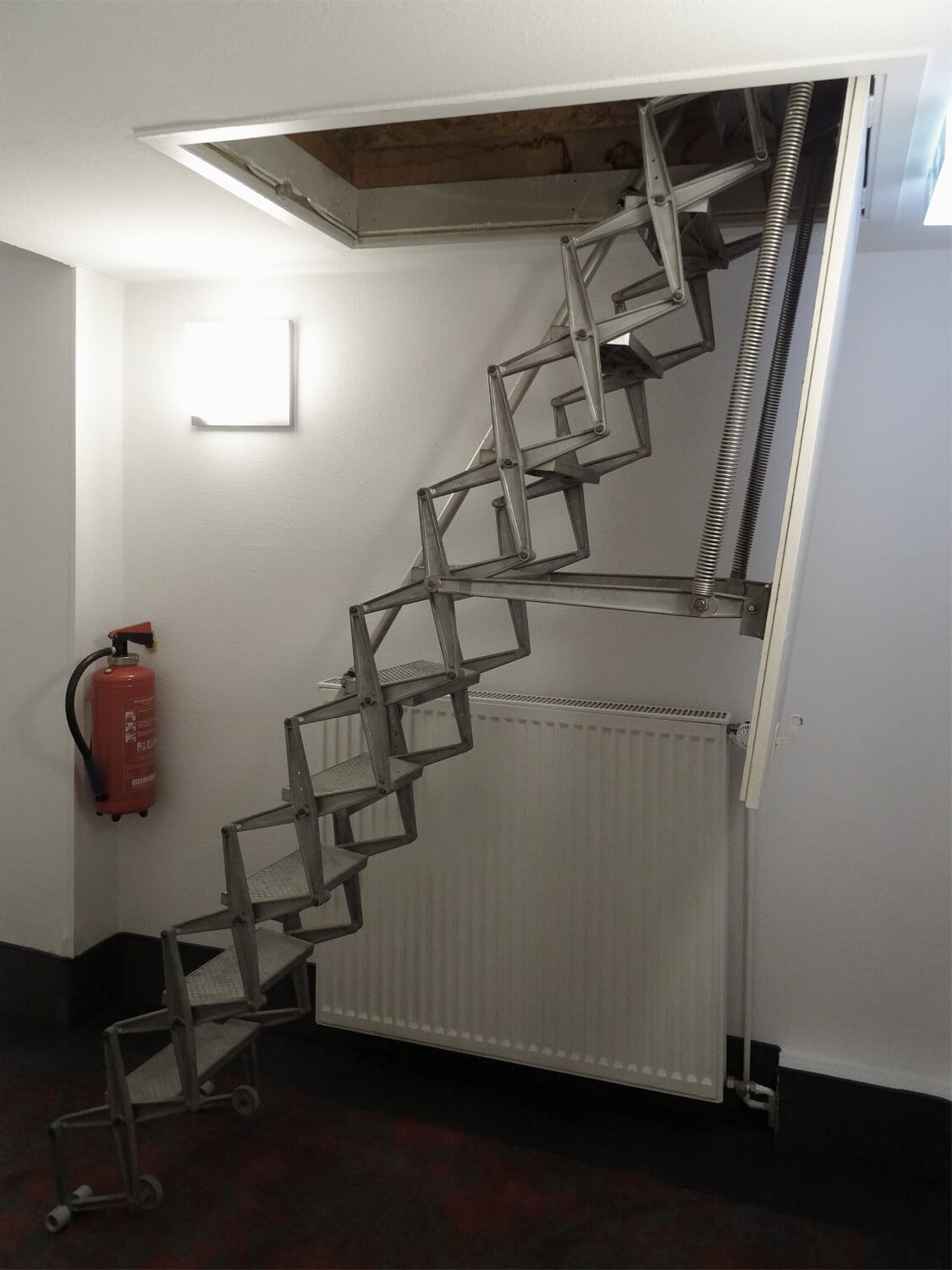Scherentreppe aus Aluminium ohne Handlauf