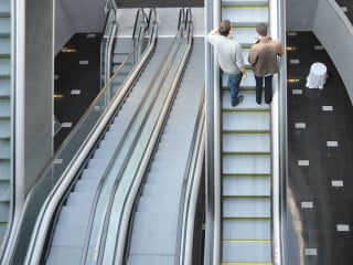 Fahrtreppen dienen der schnellen und effektiven Beförderung großer Personenströme.