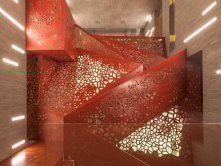 Die rostbraune Treppenskulptur durchschneidet als aufwendiges Faltwerk aus Kupfer den Raum