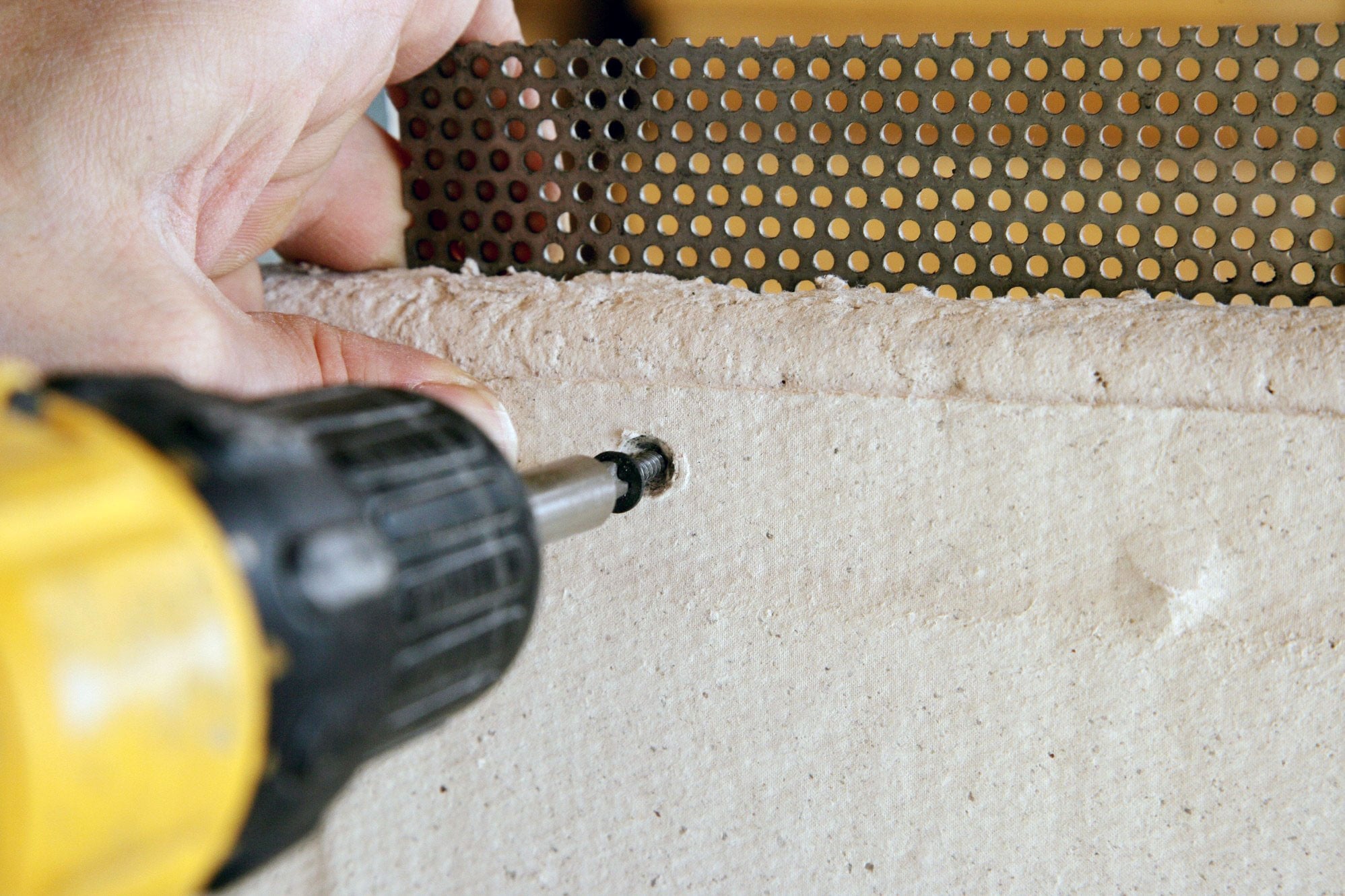 Die Verarbeitung gleicht der von herkömmlichen Trockenbauplatten