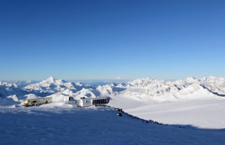 Das Hotel befindet sich auf dem höchsten Berg im Kaukasus – dem Elbrus