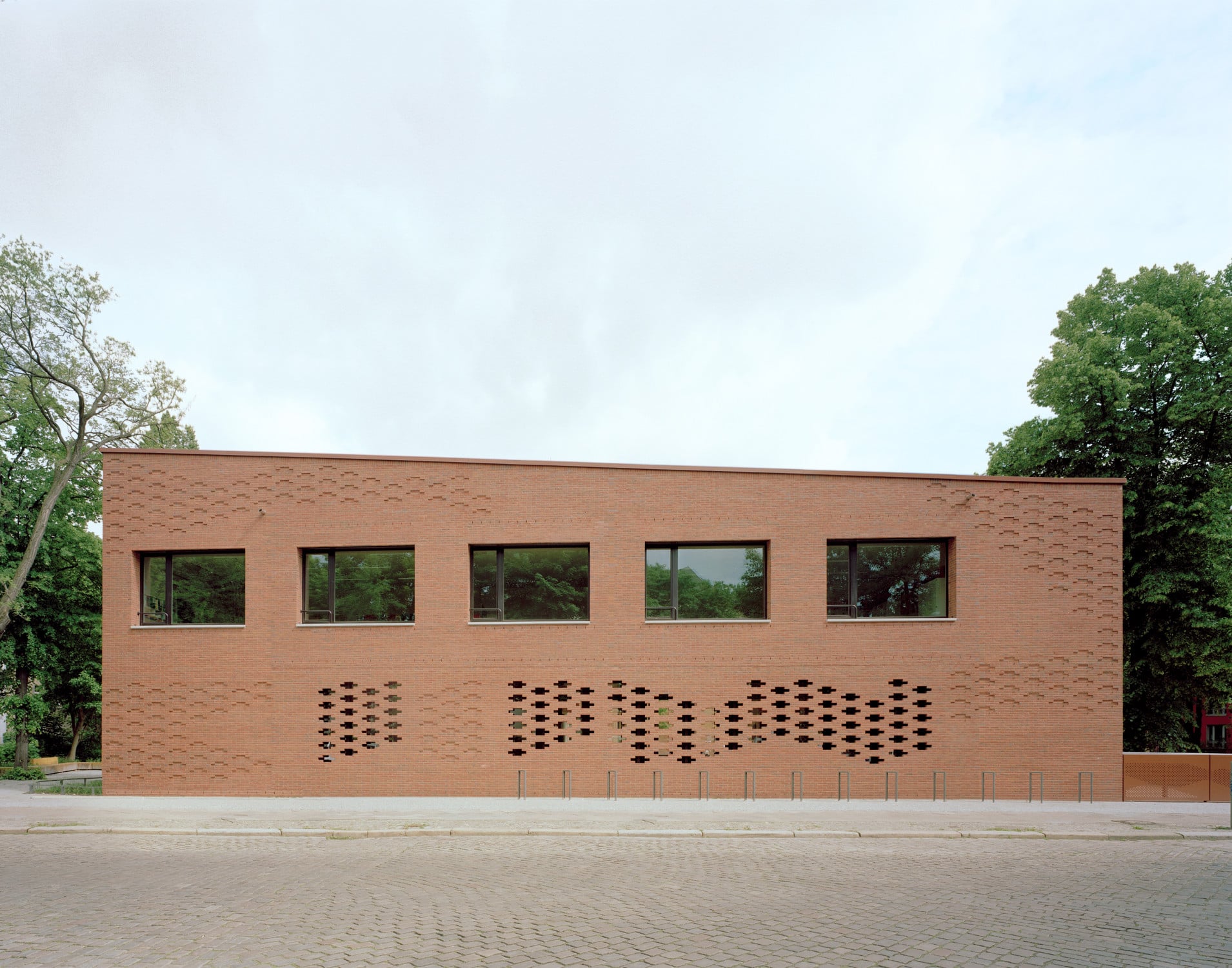Westfassade zur Straße