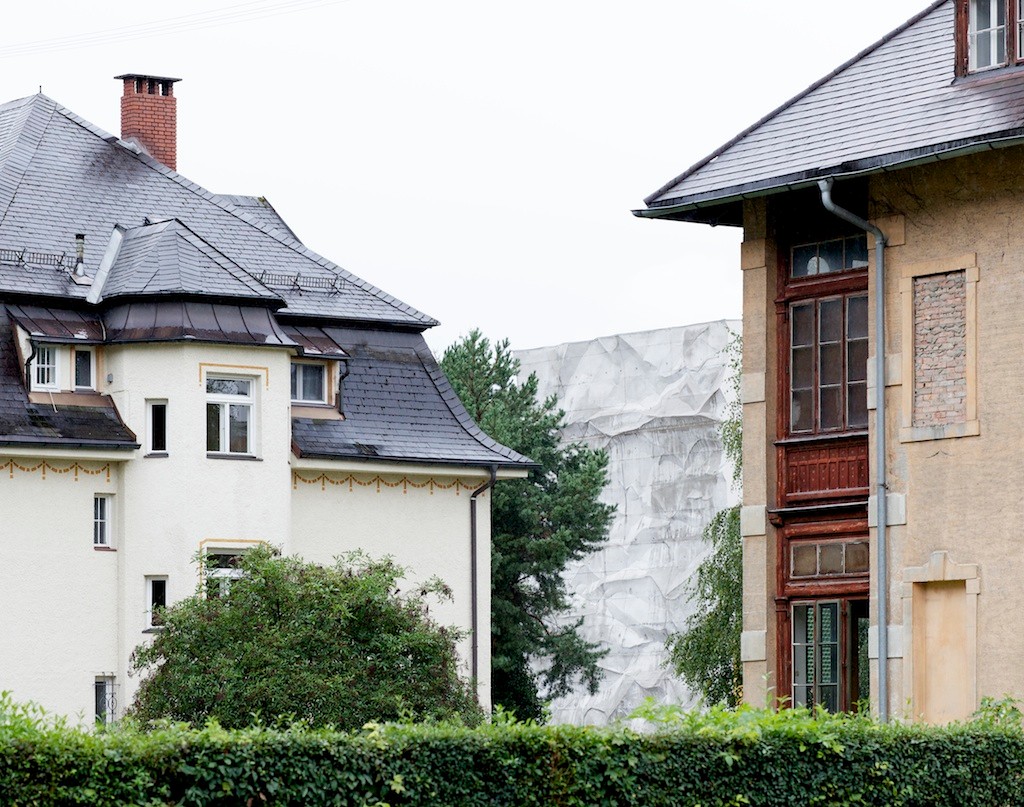 Der Neubau ergänzt ein 100 Jahre altes, denkmalgeschütztes Schulgebäude