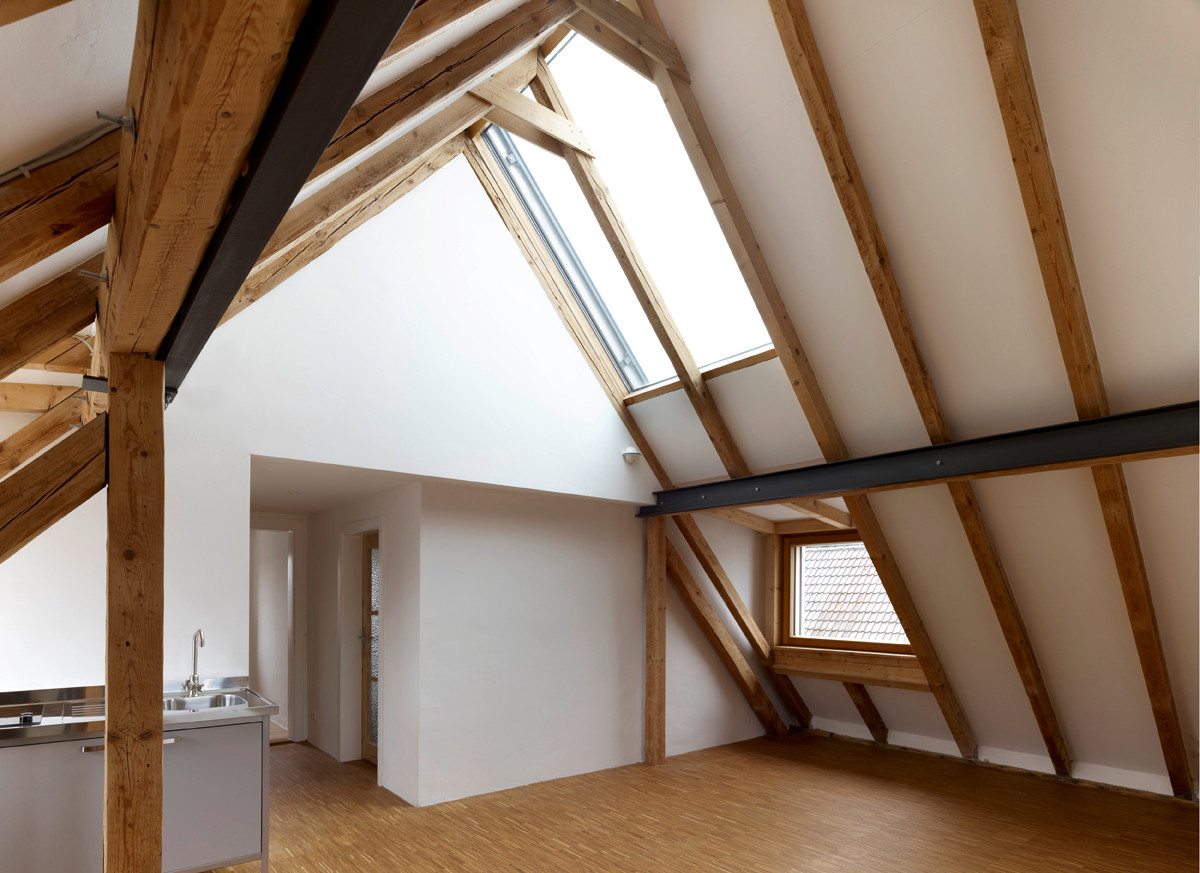 Der große Wohnraum der Einliegerwohnung im Dachgeschoss