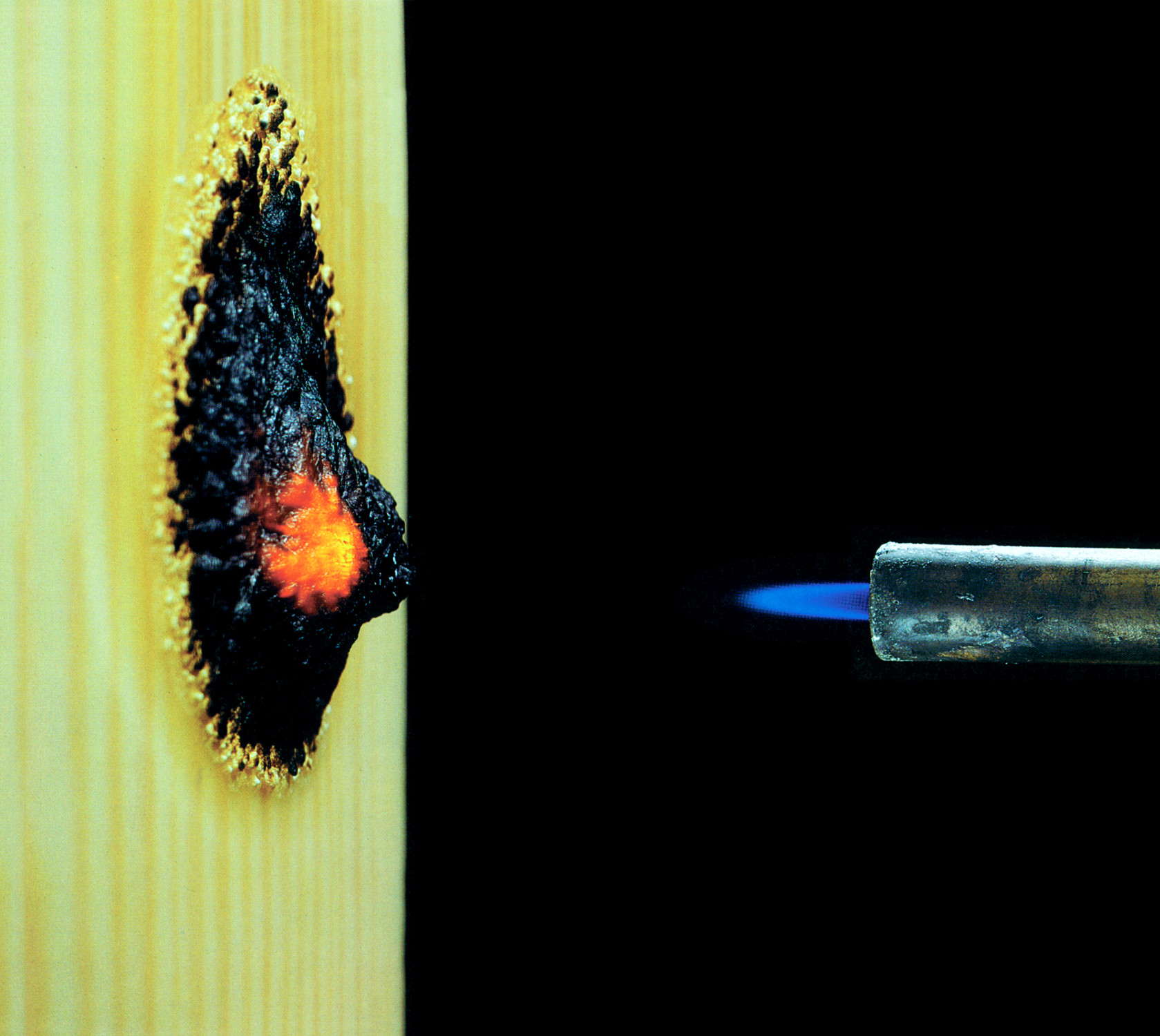 Nach der Beschichtung bietet Holz einen deutlich höheren Feuerwiderstand