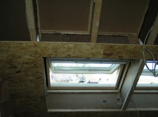 Dachkonstruktion mit 40 cm Stegträgern und Einblasdämmung