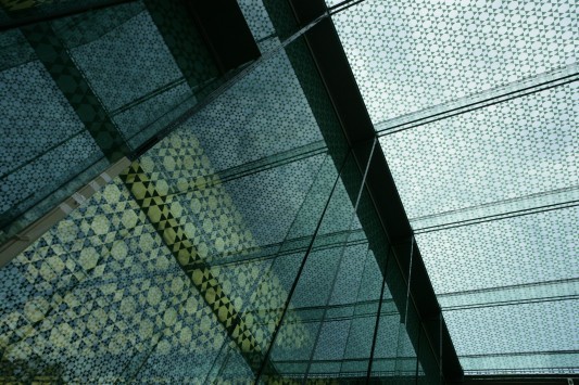 Glas als tragendes Element im Eingangspavillon