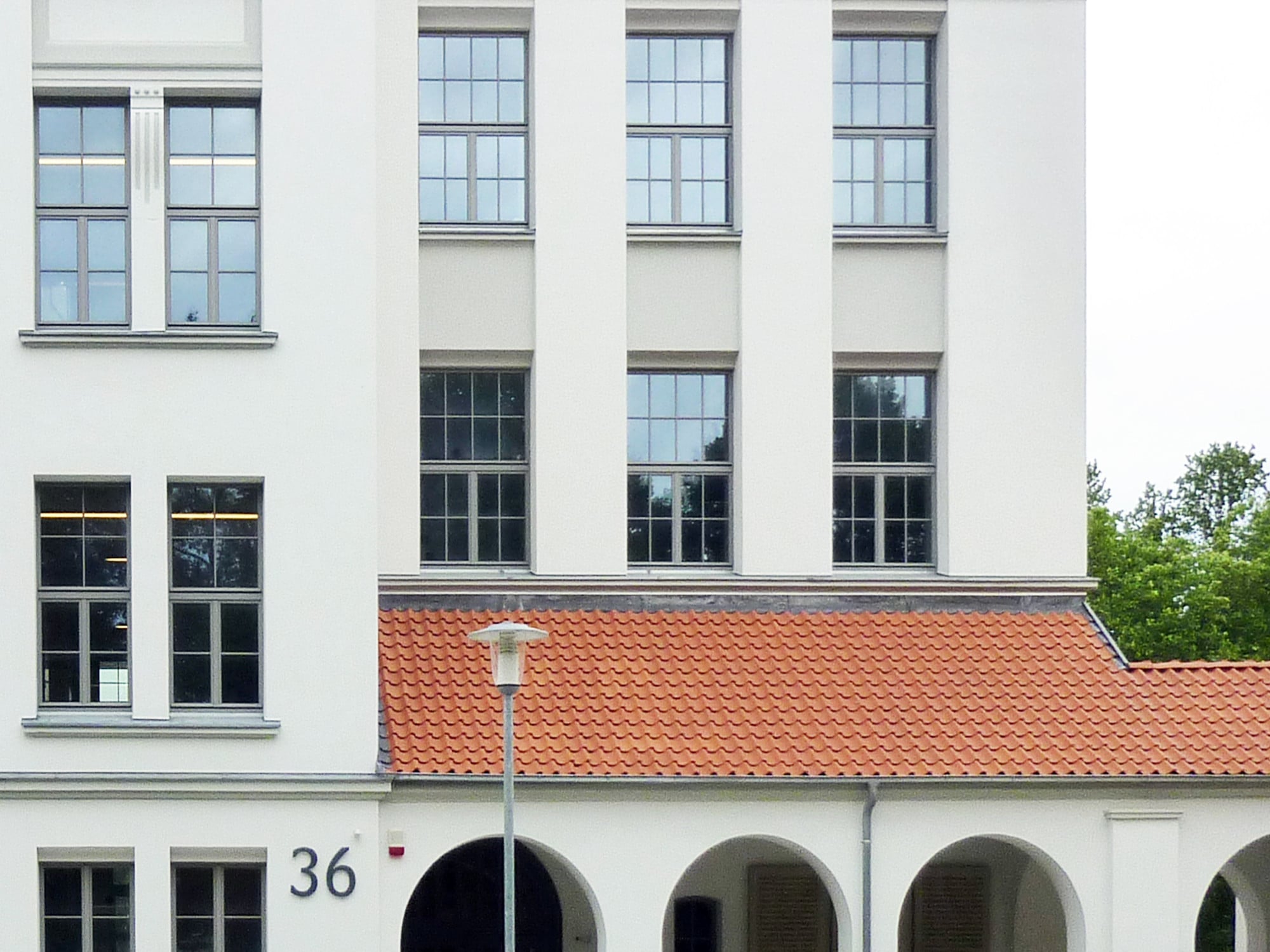 Pultdach oberhalb einer Arkadengang