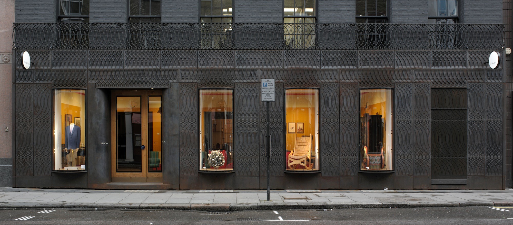 Neue Fassade vor der Paul Smith-Boutique in Mayfair