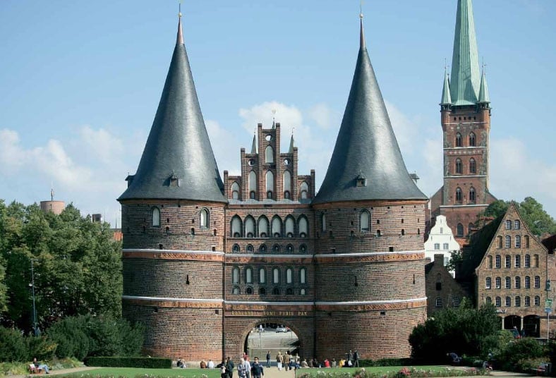 Kegeldächer am Lübecker Holstentor