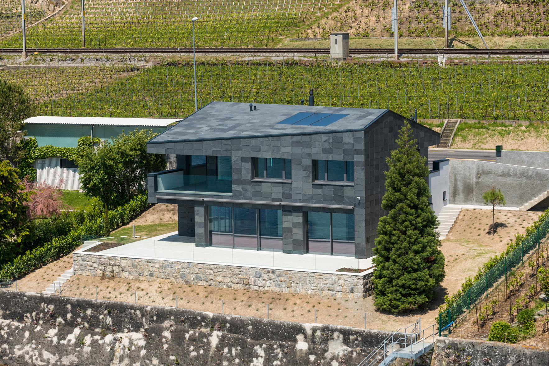 Villa am Genfer See bei Lausanne | Schiefer | Wohnen/EFH | Baunetz_Wissen