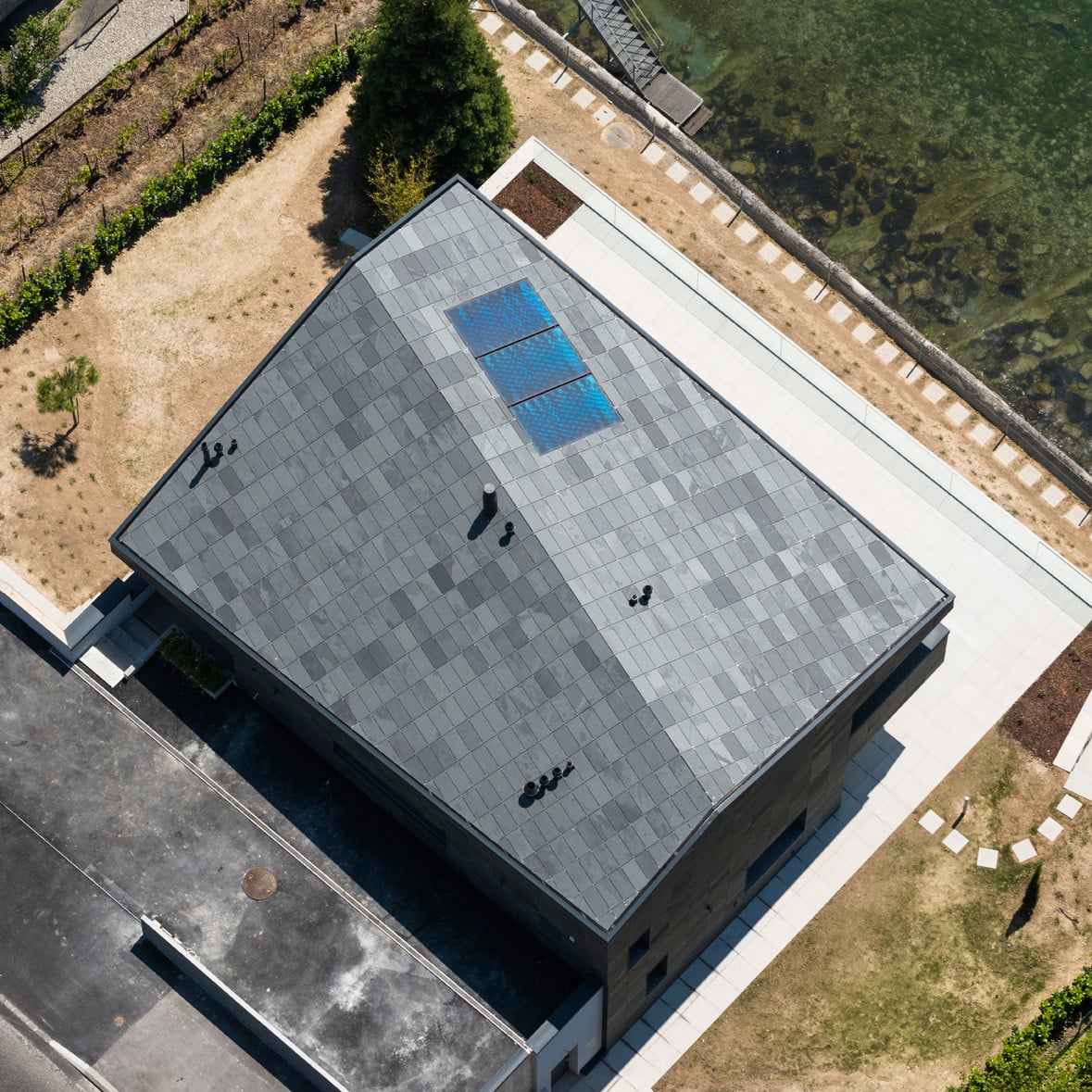 Villa am Genfer See bei Lausanne | Schiefer | Wohnen/EFH | Baunetz_Wissen