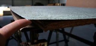 Zwei bis drei Millimeter dünn sind die verwendeten Schieferplatten