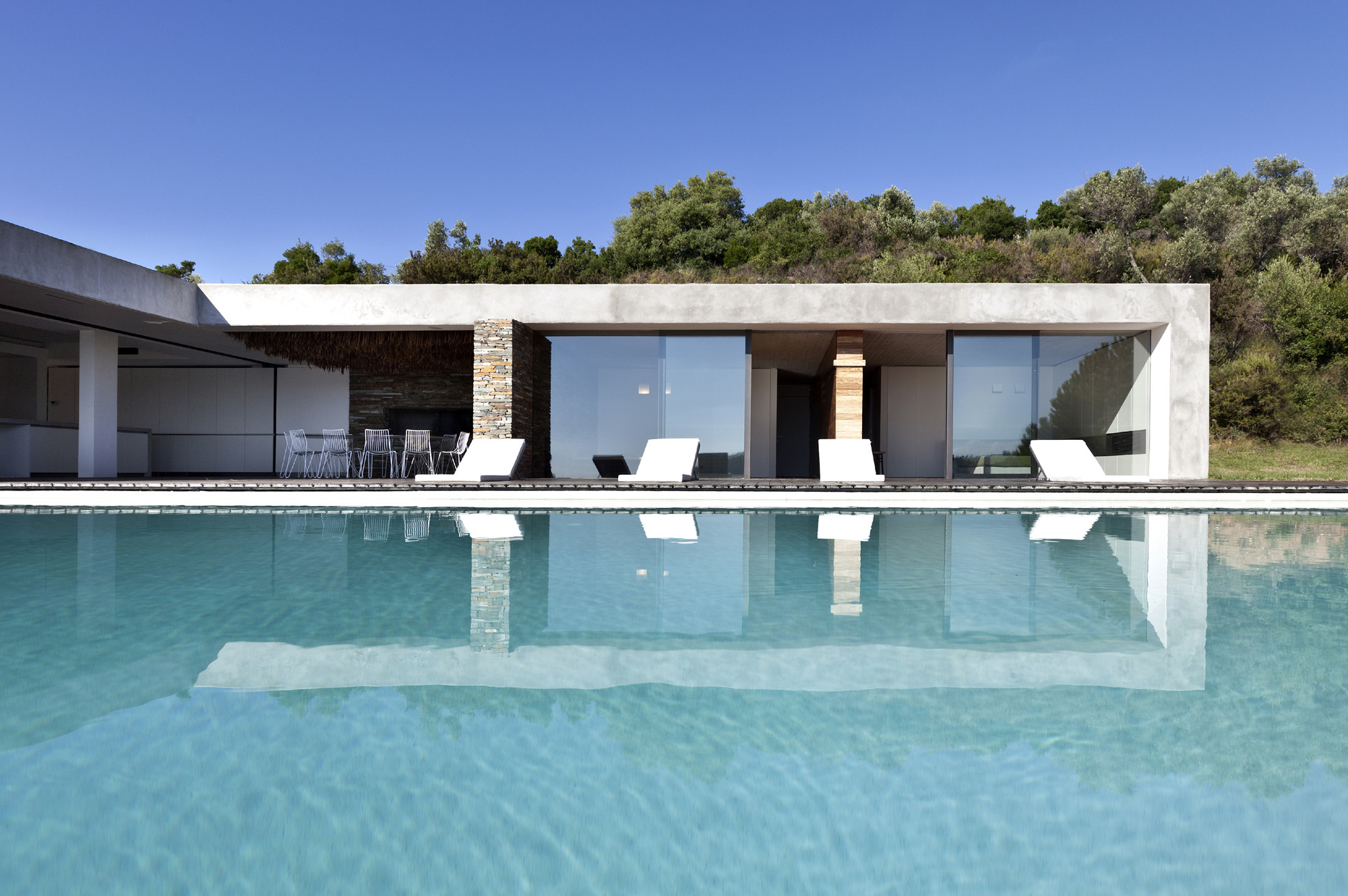 Das Herzstück des Hauses ist der Pool