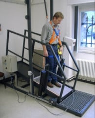 Versuchsaufbau der Schiefen Ebene im Labor (Prüfung ohne Gleitmittel)