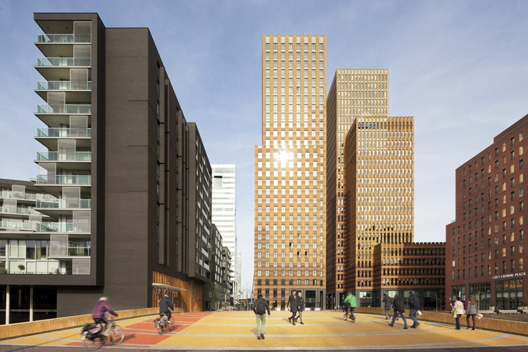 In ihrer Materialität und Farbigkeit passt sich die Brücke gut in die Umgebung ein