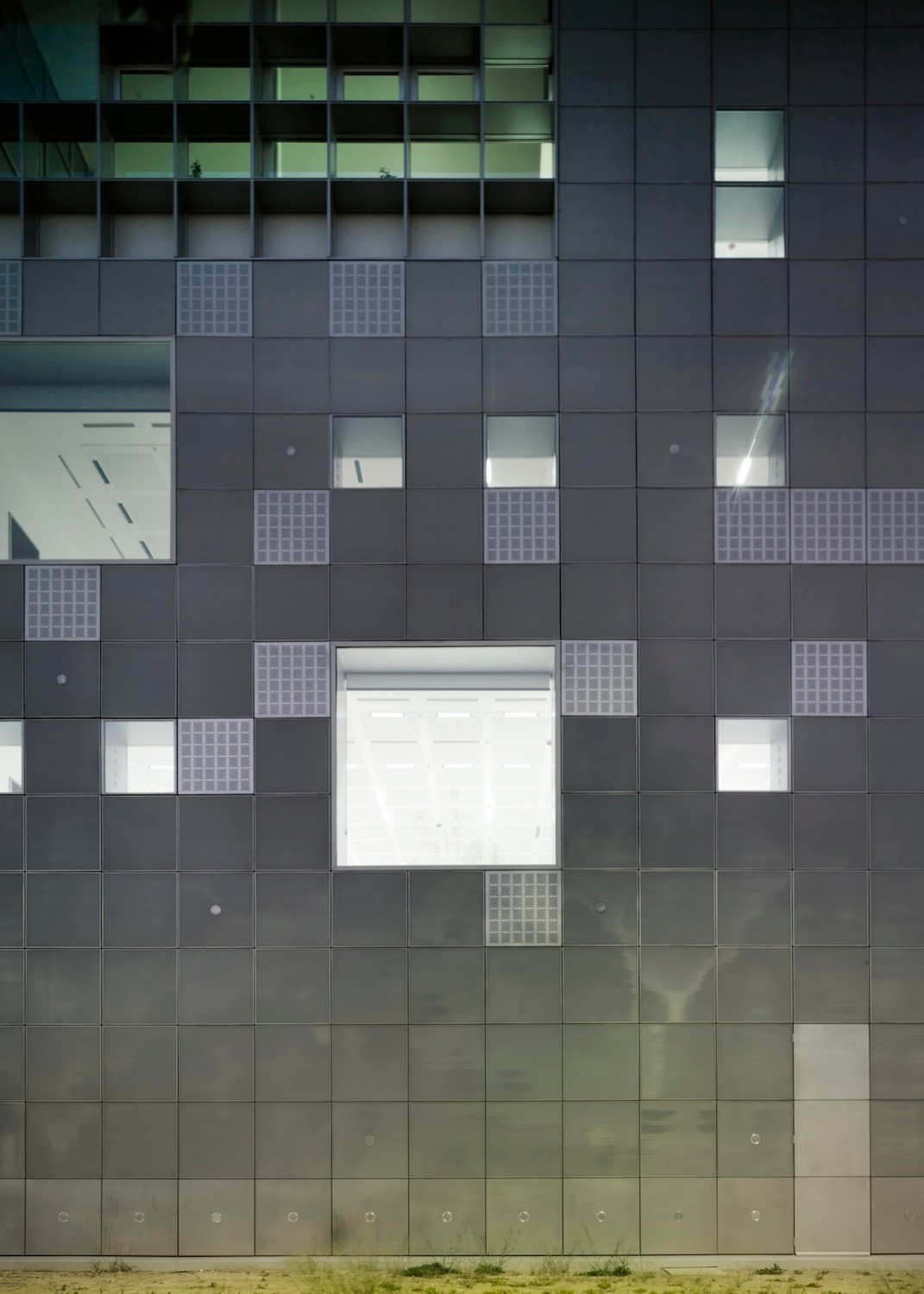 Die Fassade lässt sich mit traditionellen Bekleidungselementen ebenso bestücken wie mit High-Tech-Elementen