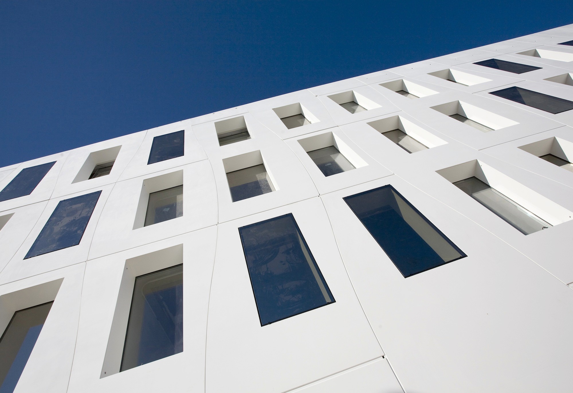 Fassaden-Formteile aus Acryl | Fassade | Produkte | Baunetz_Wissen